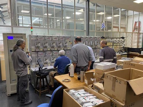 Últimas notícias da empresa sobre A GENY entrega com êxito bancos de teste de três fases à UTE no Uruguai